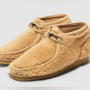 MONCLER x Clarks Originals Wallabee Borg Boots, Beige Size 42 New in Box